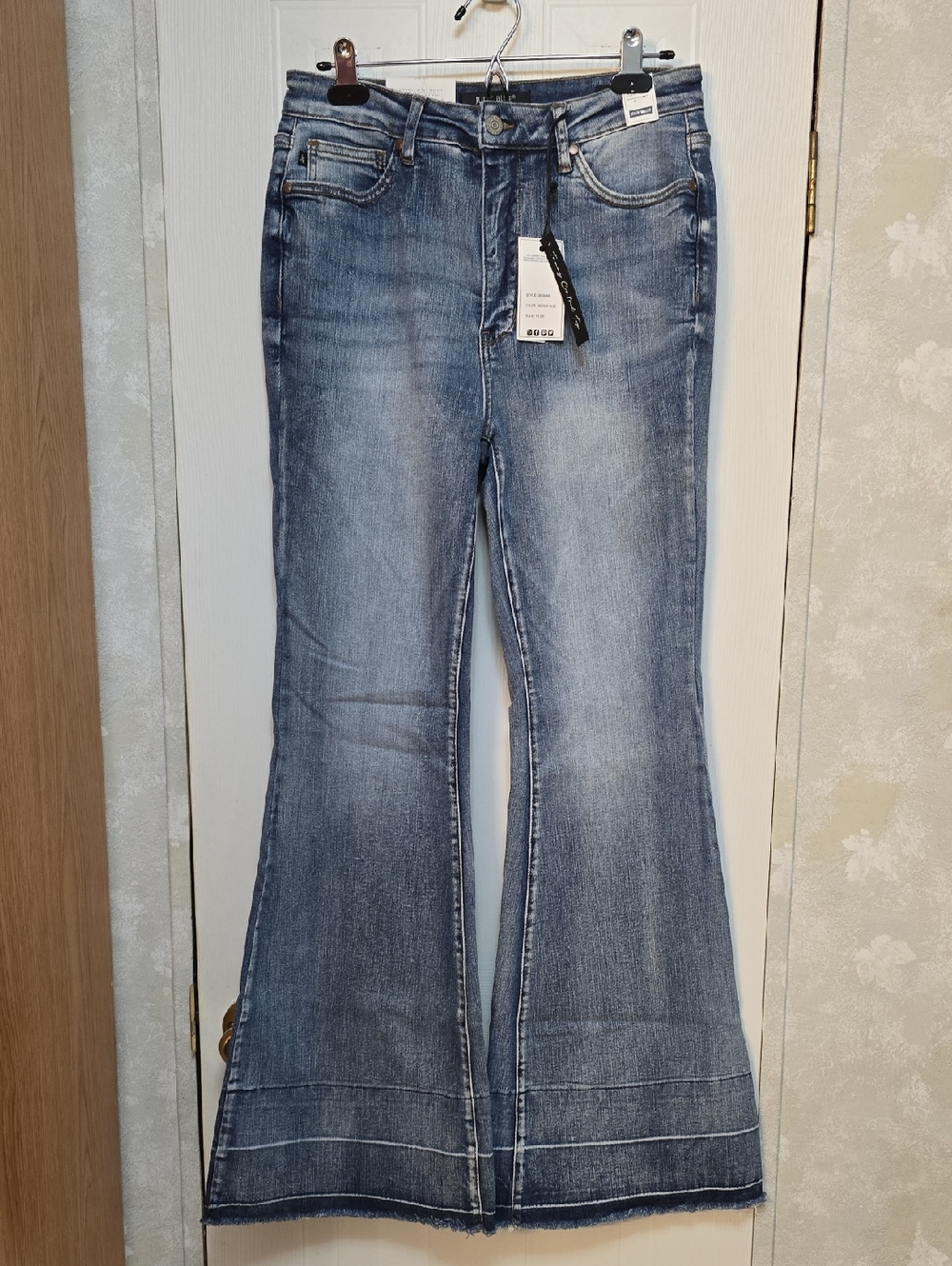 NWT Judy Blue Women's Flared Tummy Control Jeans - Medium Wash Blue - Size 11/30